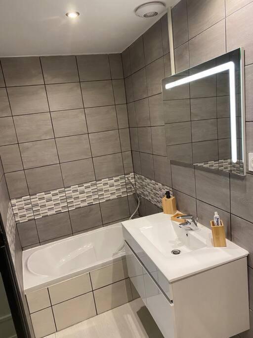 Gite De Tom Et Mag Classe 3 * Clevacances Villa Pontgibaud Bagian luar foto